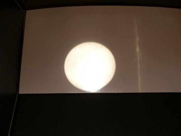Abbild der Sonnenscheibe im Sonnenprojektor.