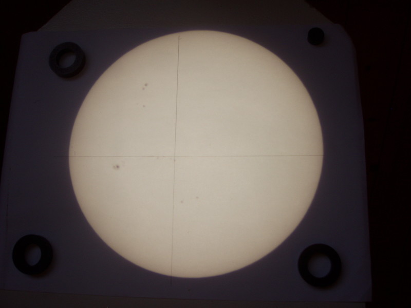 Das Projektionsbild des Coudé-Refraktors in der Kuppel der Sternwarte wurde genau vermessen, um die Größe der Sonnenflecken heraus zu bekommen.